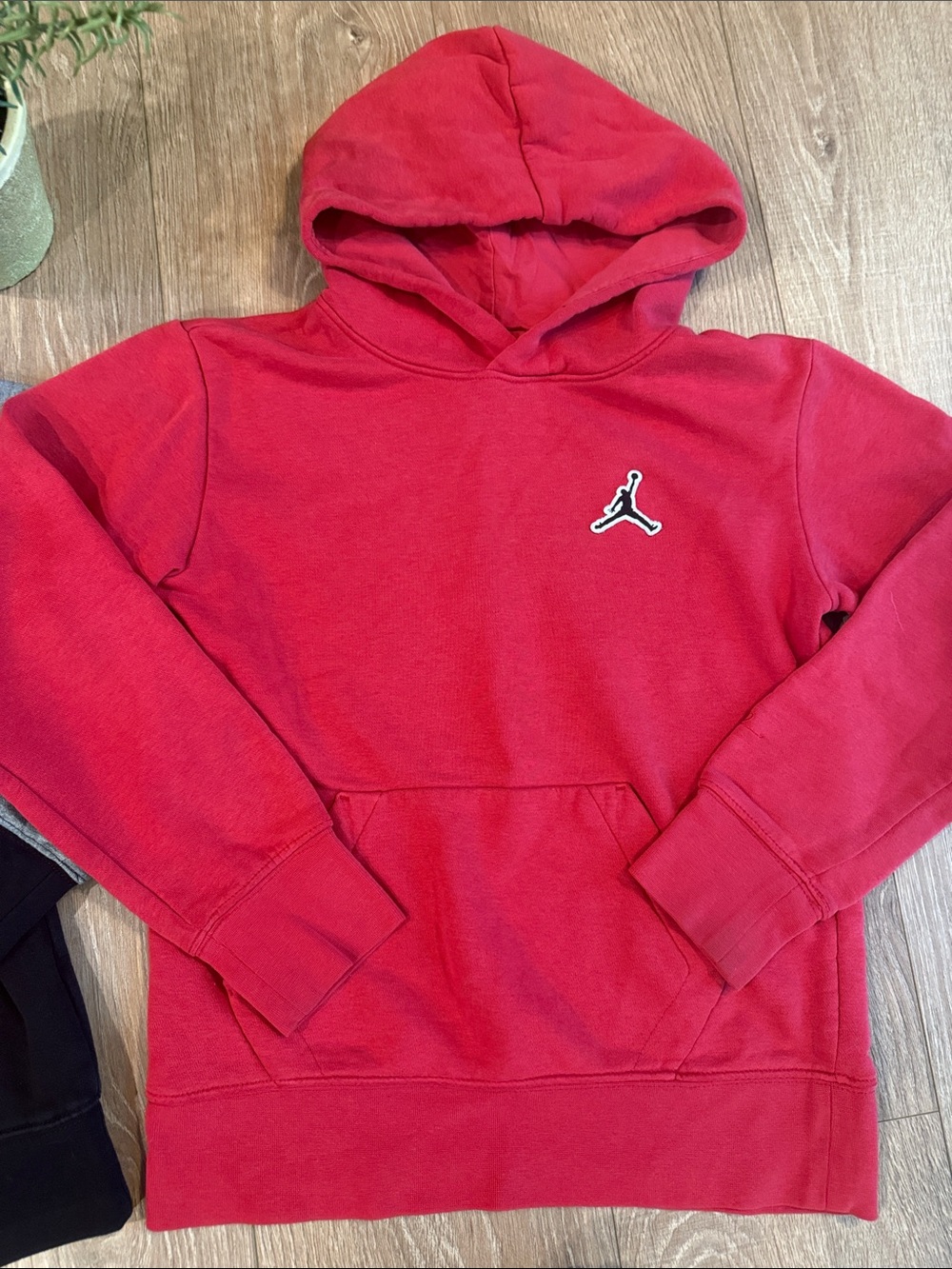 ((3 PIECE)) BOYS JORDAN AND NIKE HOODIE AND TEE BUNDLE SIZE MEDIUM EUC - Picture 3 of 4